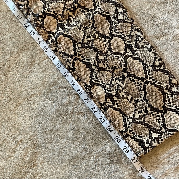 Good American Good Classic Faux Snake Skin Pants, size 4, NWOT - Picture 9 of 11